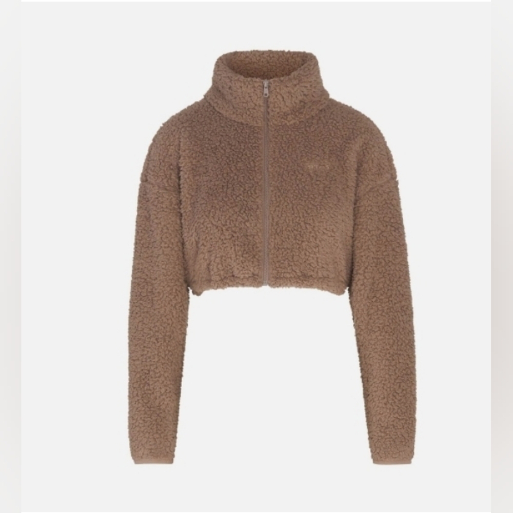 Skims Cozy cropped sweater. - Picture 9 of 10